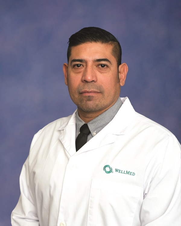 Iraham Axel Sanchez, MD practices Internal Medicine in El Paso